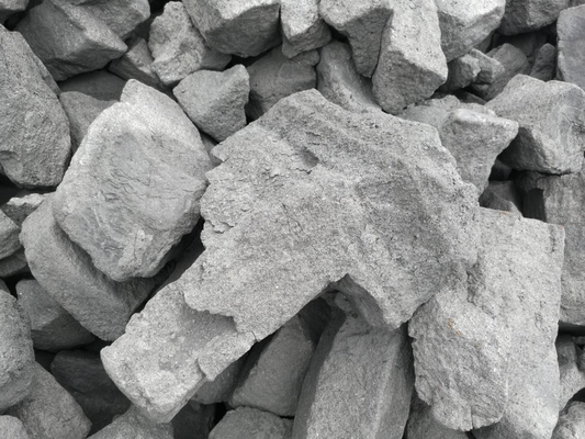 Tro lưu huỳnh thấp 8% Khoáng sản than cốc cứng 7400kj/Kg Giá trị năng lượng Độ xốp nhỏ